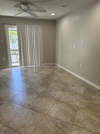 $1,950 | 2303 North Congress Avenue, Unit 15, Boynton Beach, FL 33426