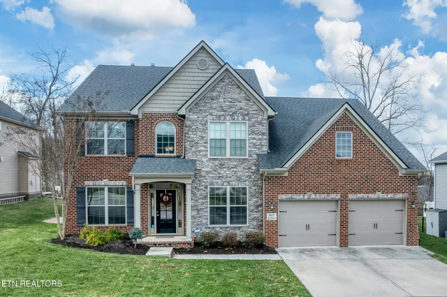$749,500 | 807 Brookwood Lane, Maryville, TN 37801
