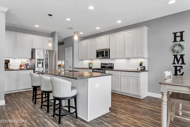 $749,500 | 807 Brookwood Lane, Maryville, TN 37801