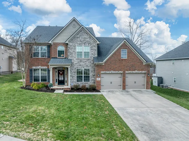 $749,500 | 807 Brookwood Lane, Maryville, TN 37801