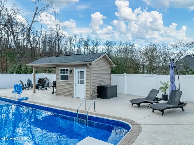 $749,500 | 807 Brookwood Lane, Maryville, TN 37801