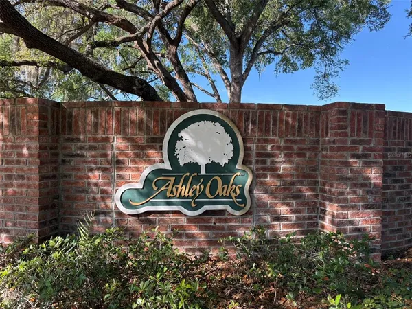a sign that is sitting on a brick wall