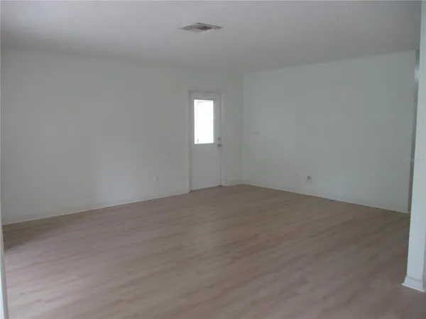$1,850 | 511 Finsbury Circle, Unit B, Sun City Center, FL 33573