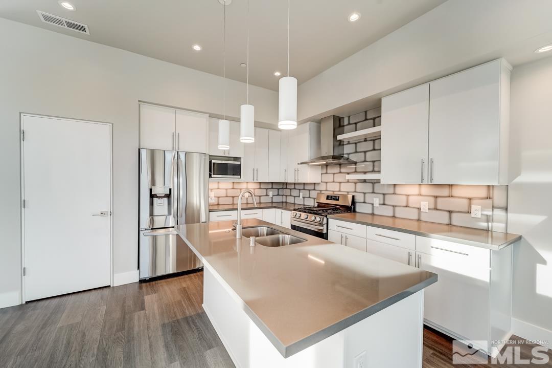 100 High Street, Unit 100 Reno, NV 89502 - Photo 10 of 20 a kitchen with stainless steel appliances granite countertop a sink stove and refrigerator