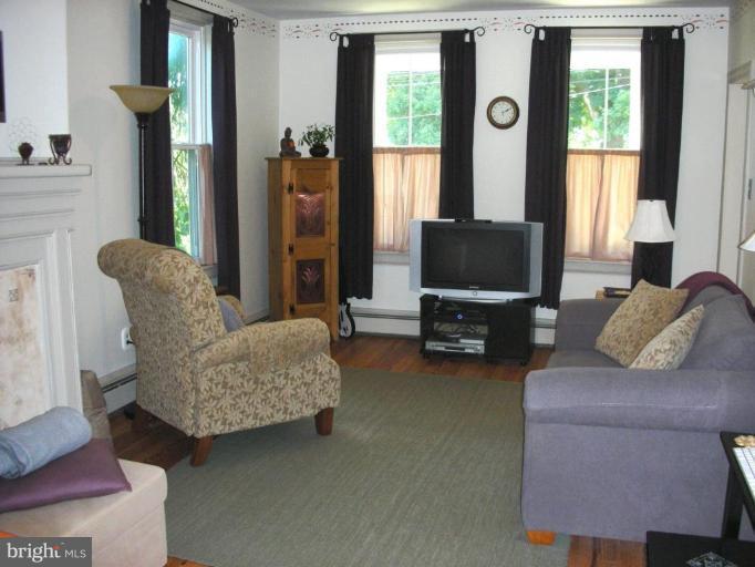 1426 Mayberry Road Westminster, MD 21158 - Photo 1 of 18 Living Room