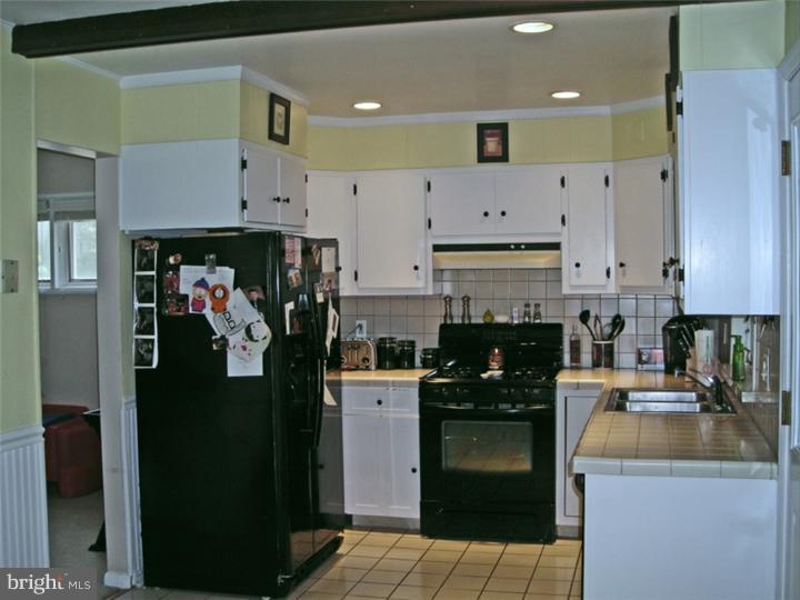 2062 Fortune Road Glenside, PA 19038 - Photo 8 of 25 Kitchen