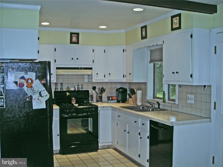 2062 Fortune Road Glenside, PA 19038 - Photo 10 of 25 Kitchen