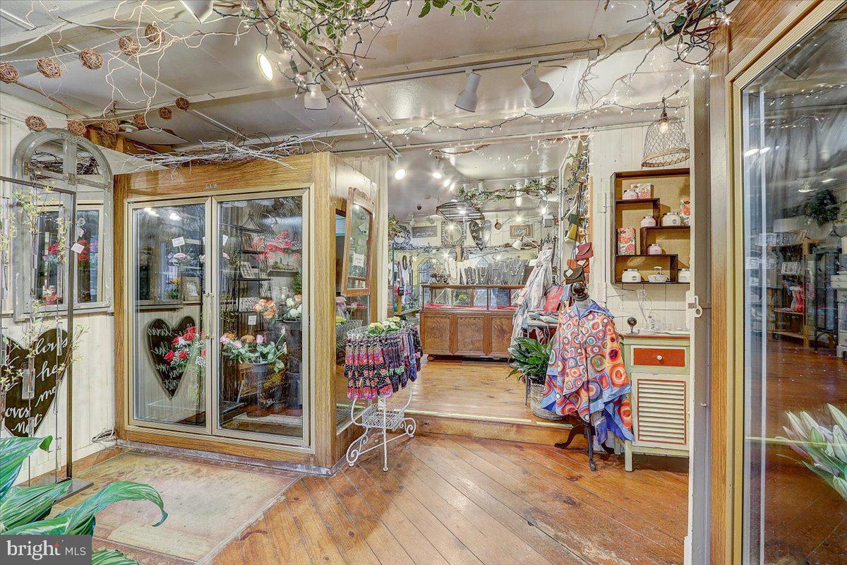 1525 Limekiln Pike Dresher, PA 19025 - Photo 34 of 52 Flower shop