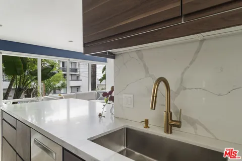 $799,000 | 1145 Larrabee Street, Unit 9, West Hollywood, CA 90069