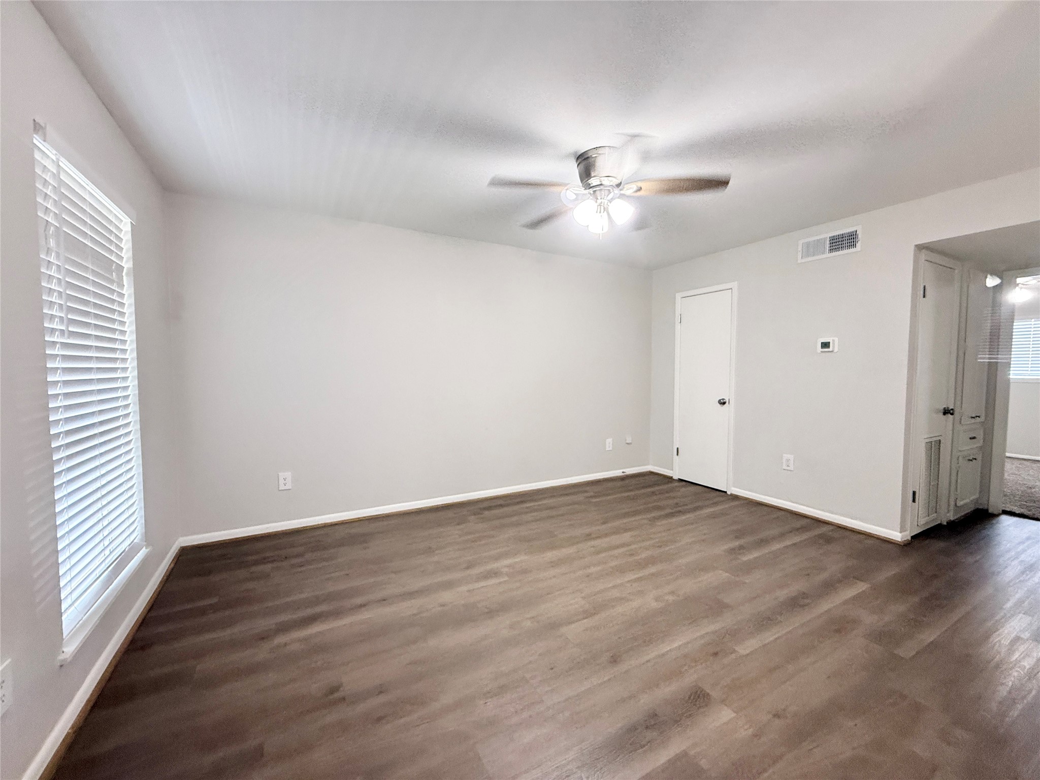 321 East Cedar Street, Unit 9 Angleton, TX 77515 - Photo 5 of 19 Gallery Image 5