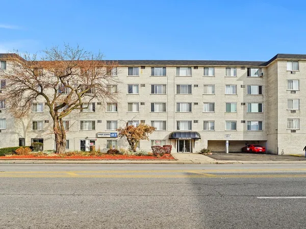 $1,565 | 1227 South Harlem Avenue, Unit 215, Berwyn, IL 60402