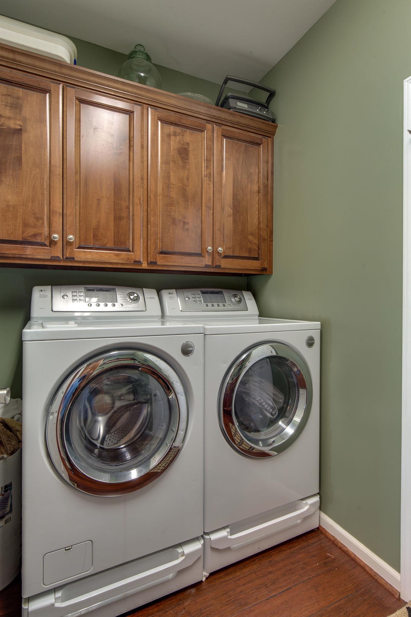 1207 Maple Hill Road Lebanon, TN 37087 - Photo 12 of 29 a utility room with dryer and washer