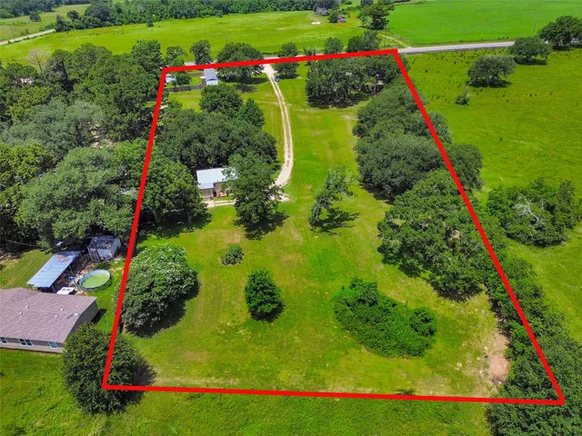 a view of an outdoor space