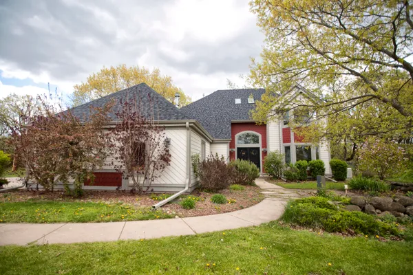 $839,900 | S69W32025 Whitetail Meadows Drive, Mukwonago, WI 53149