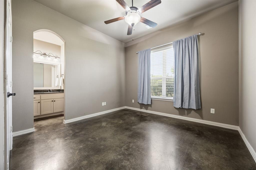 6621 Singleton Road Midlothian, TX 76065 - Photo 21 of 32 Second bedroom with jack-n-jill bath.