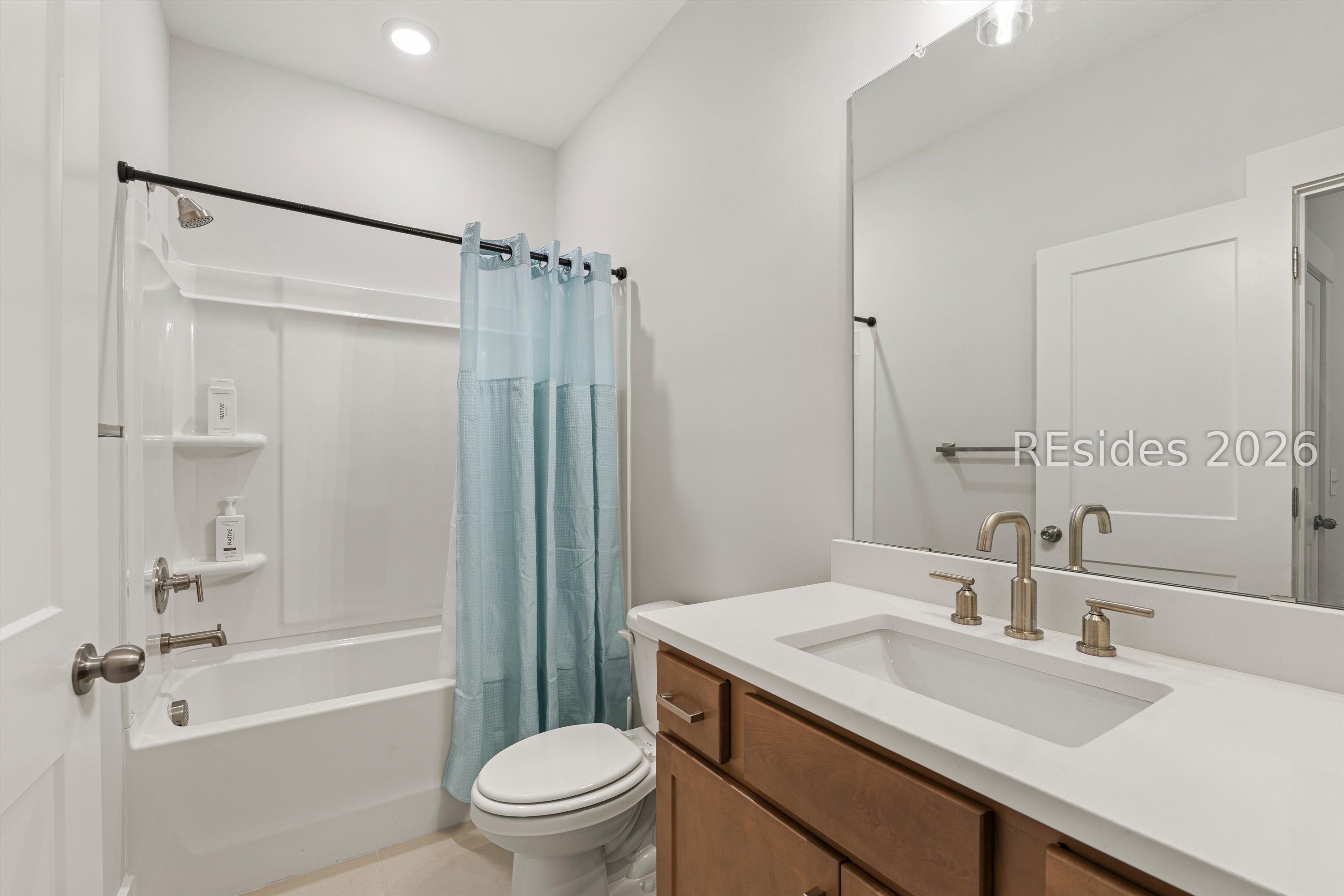318 Forest Trace Bluffton, SC 29910 - Photo 36 of 59 3rd Bedroom - Full Bathroom