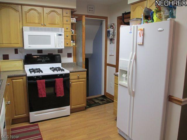 11125 Stoneham Road Cleveland, OH 44130 - Photo 3 of 13 Updated Eat-In Kitchen