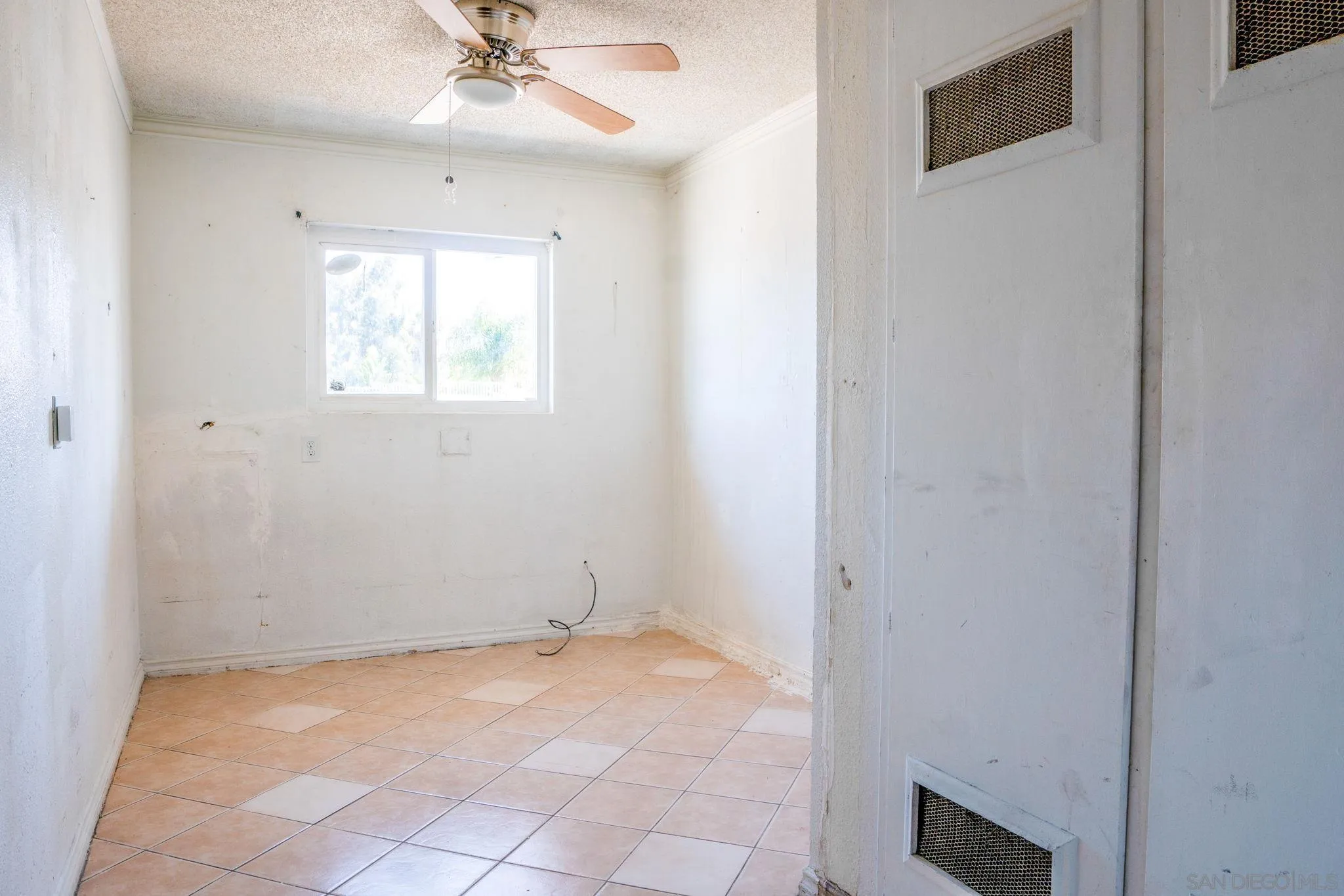9209 Jamacha Boulevard Spring Valley, CA 91977 - Photo 17 of 26 an empty room with a ceiling fan and a window