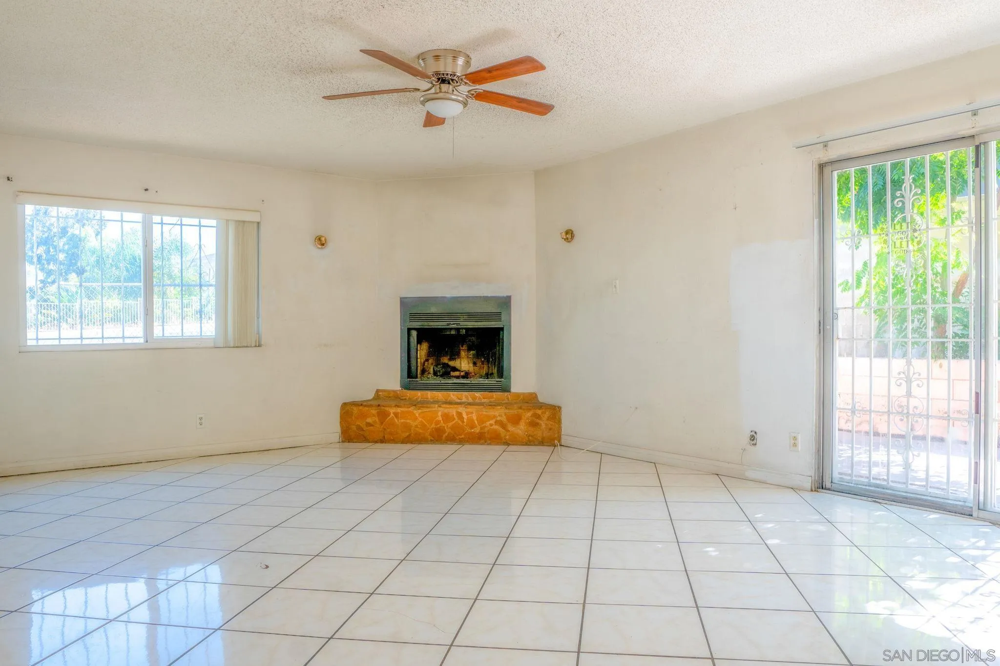 9209 Jamacha Boulevard Spring Valley, CA 91977 - Photo 8 of 26 a bedroom with a bed and a window