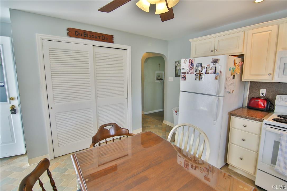 3118 Cherryville Road Northampton, PA 18067 - Photo 5 of 23 Nice eating area in the Kitchen & large coat close