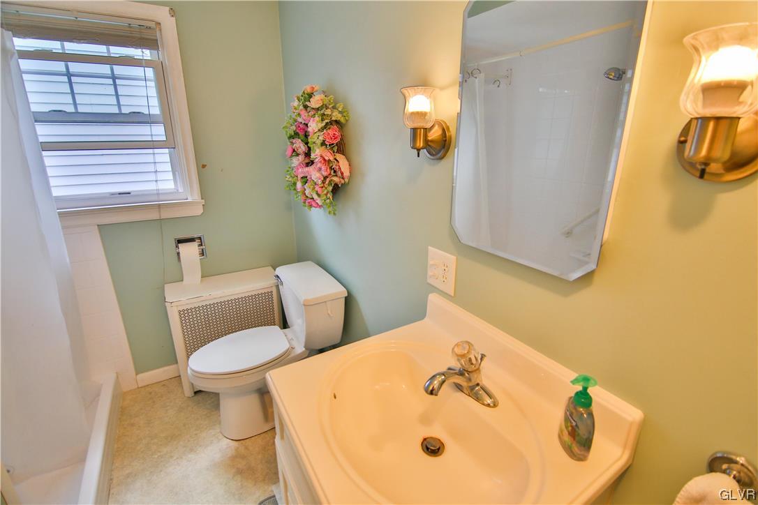3118 Cherryville Road Northampton, PA 18067 - Photo 10 of 23 Full bath on 1st floor with walk-in shower