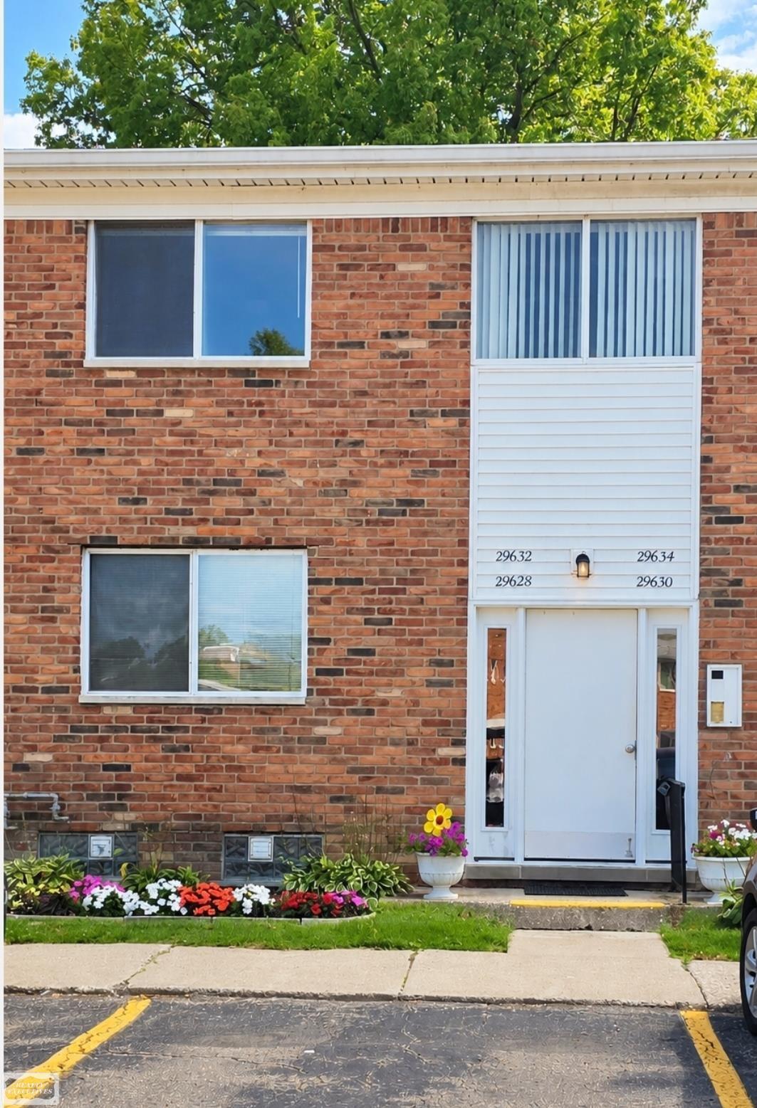 29632 Hoover Road Warren, MI 48093 - Photo 1 of 25 50221241-37bb3362-6658-475c-86d8-838f6c23d1da.JPG