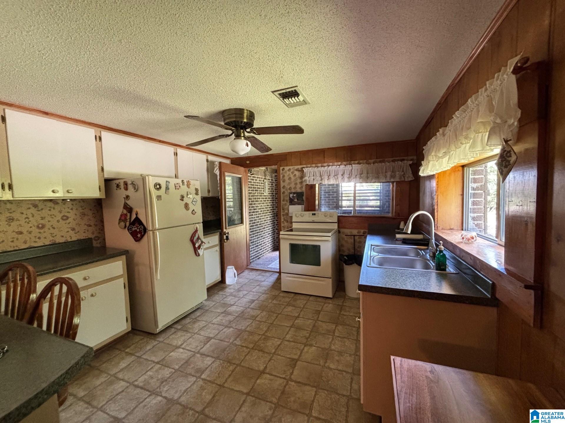 1104 Smith Road Clanton, AL 35045 - Photo 7 of 10