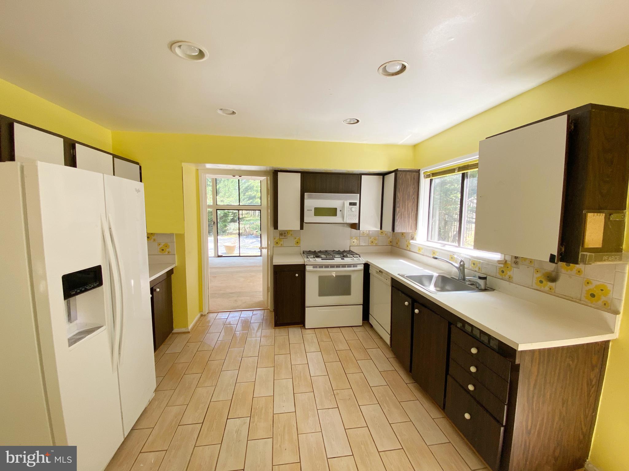 11125 Korman Drive Potomac, MD 20854 - Photo 2 of 19