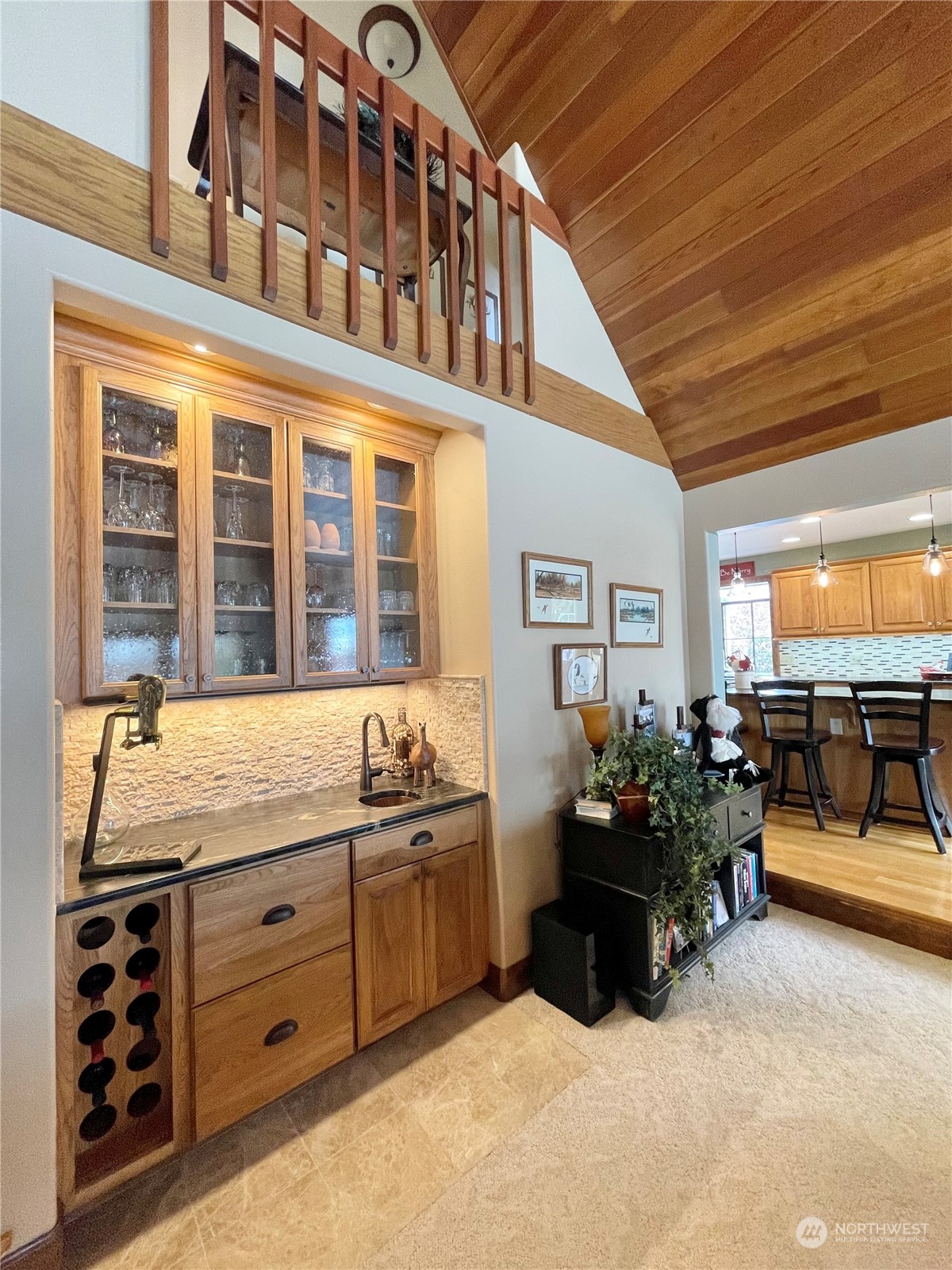 14 Pogue Road Okanogan, WA 98840 - Photo 11 of 40 a lobby with furniture and flowers
