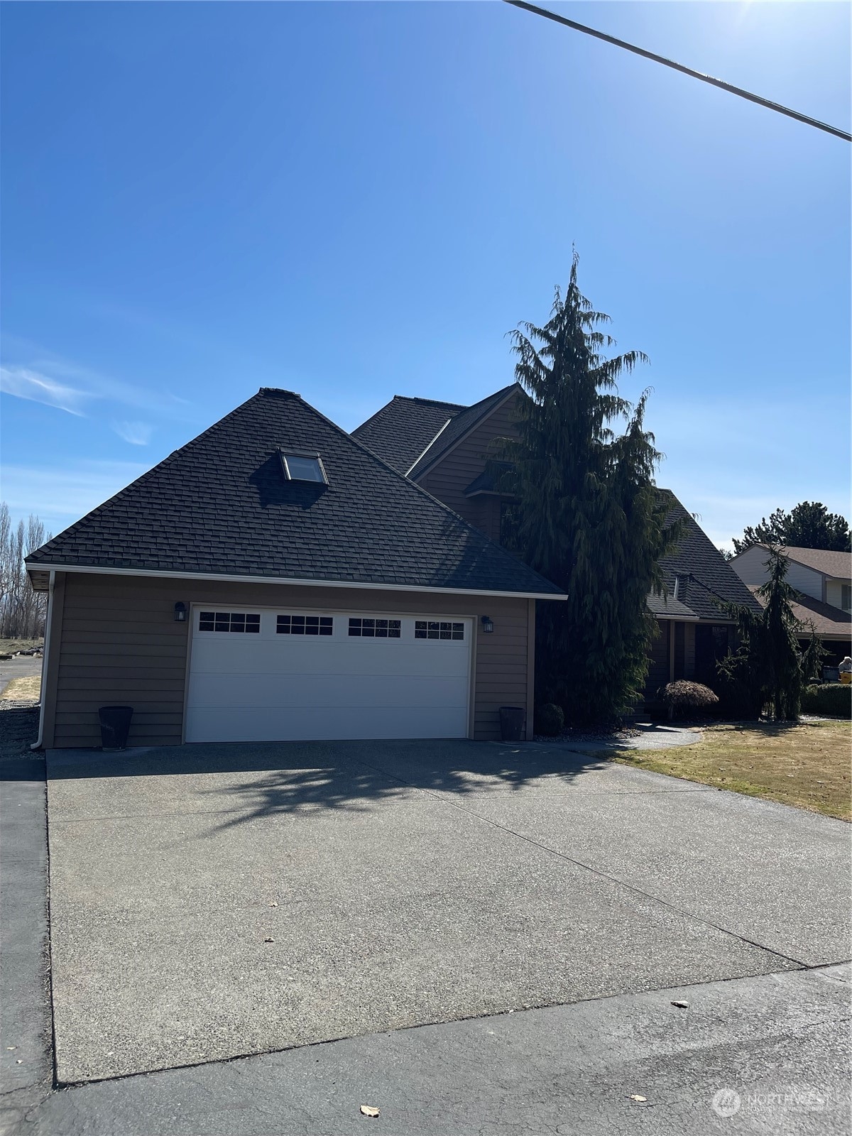 14 Pogue Road Okanogan, WA 98840 - Photo 2 of 40 a front view of a house with a yard