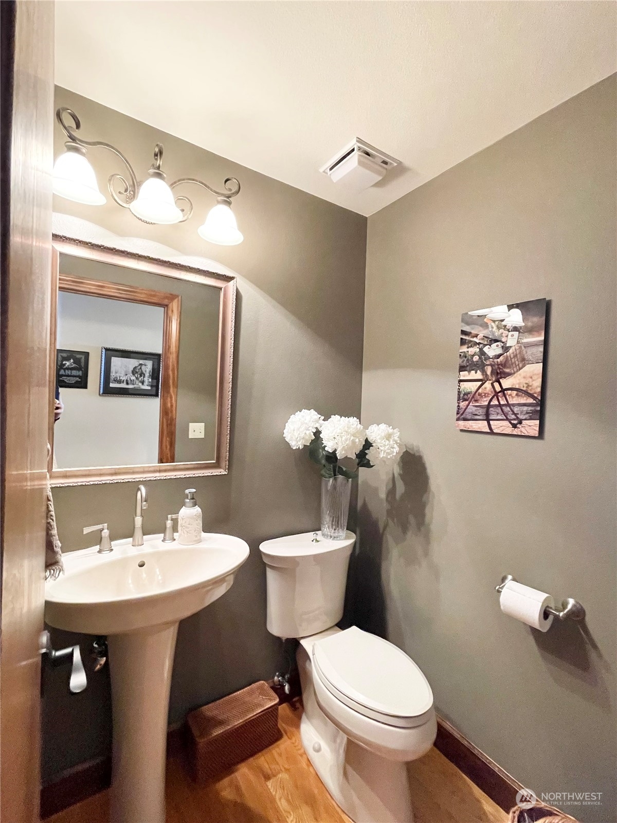 14 Pogue Road Okanogan, WA 98840 - Photo 28 of 40 a bathroom with a toilet sink and mirror
