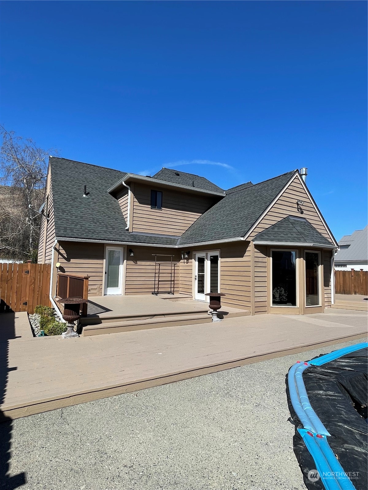 14 Pogue Road Okanogan, WA 98840 - Photo 3 of 40 front view of house with a yard