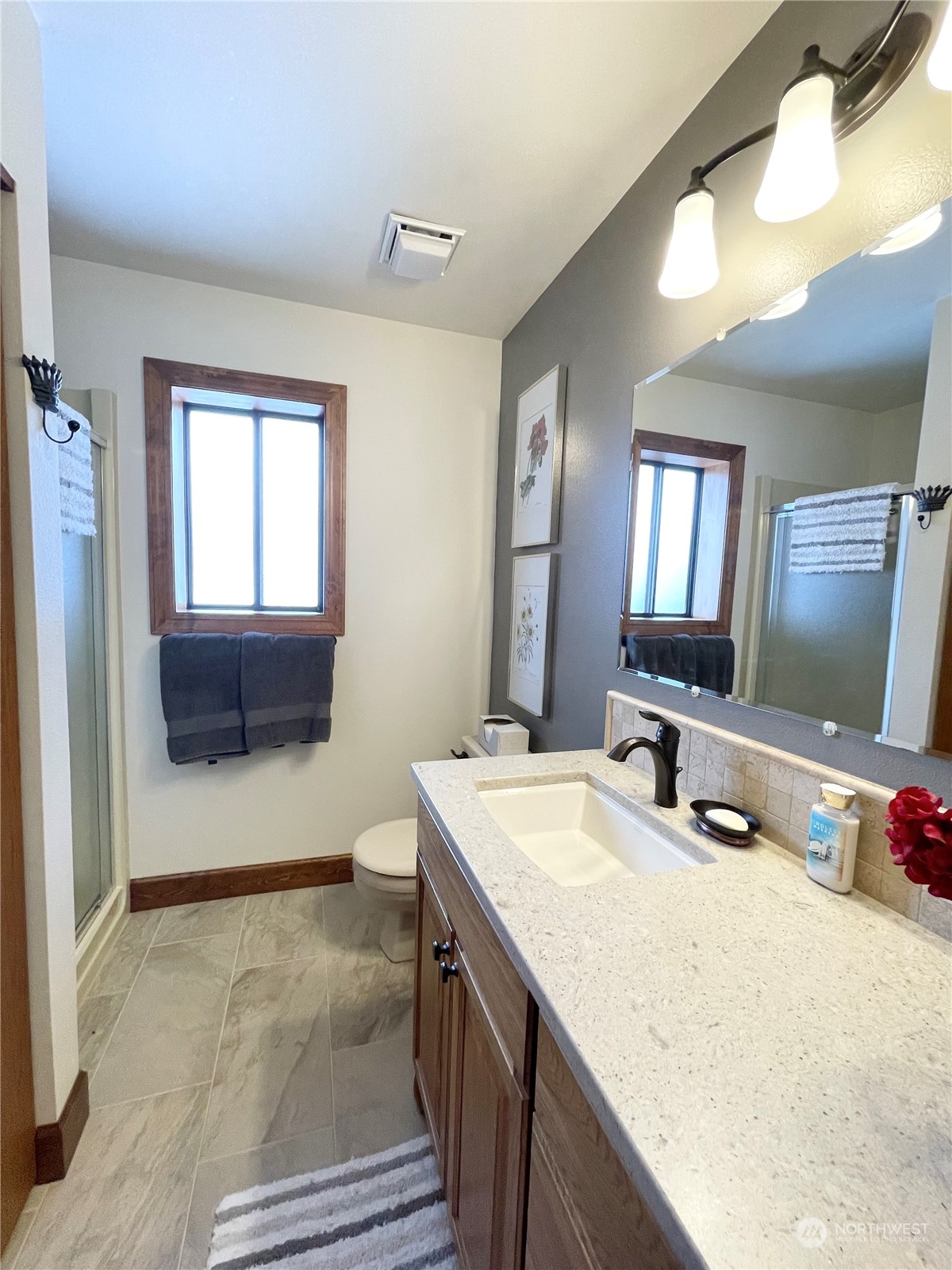 14 Pogue Road Okanogan, WA 98840 - Photo 33 of 40 a bathroom with a sink double vanity and a mirror