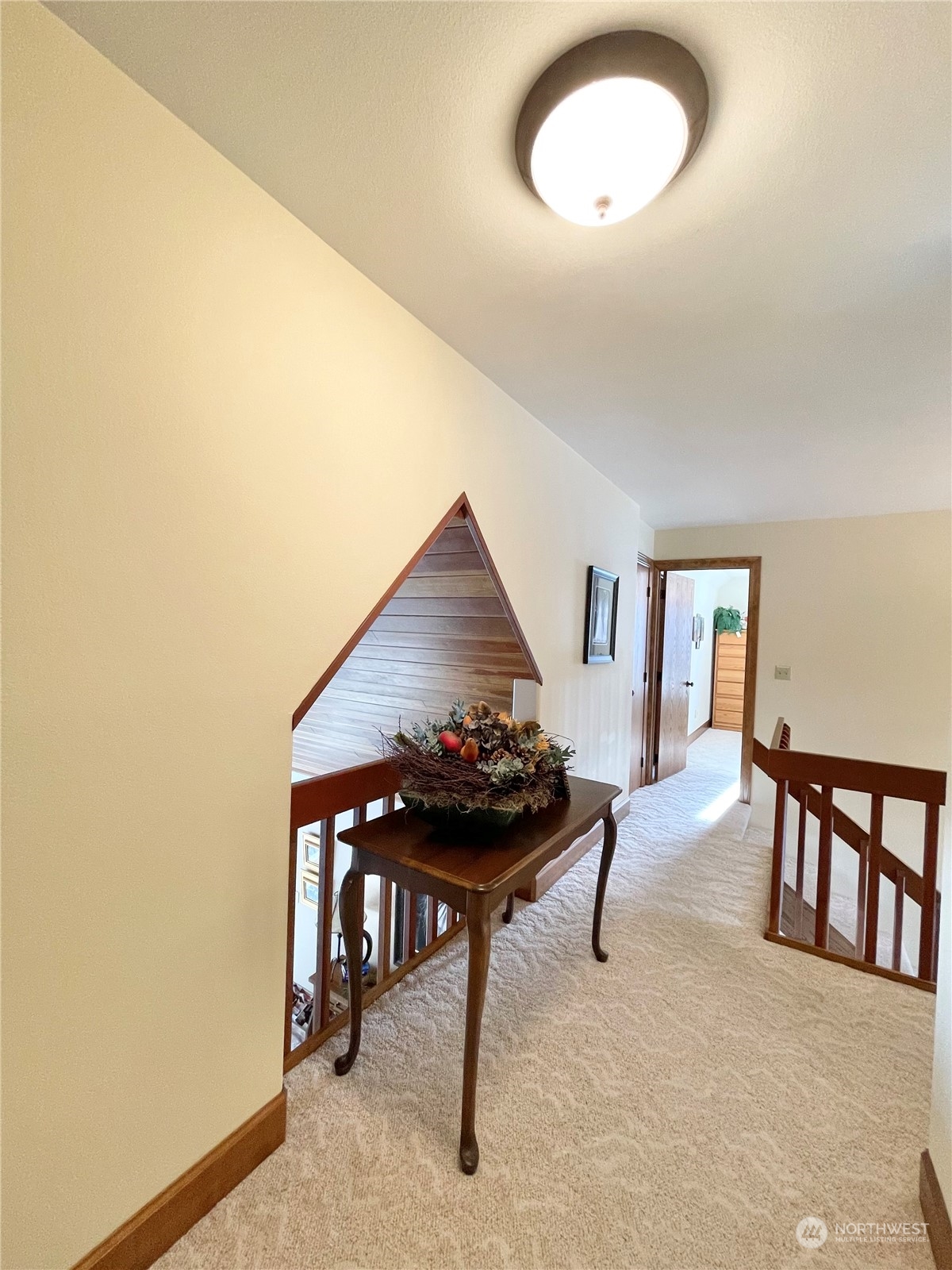 14 Pogue Road Okanogan, WA 98840 - Photo 37 of 40 a living room with furniture and a wooden floor