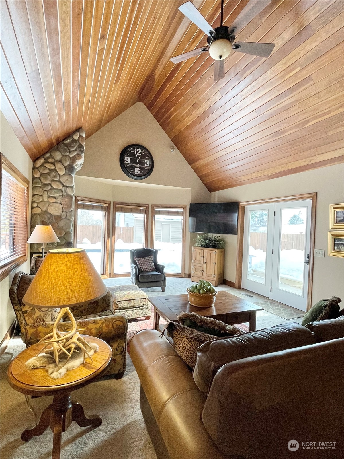 14 Pogue Road Okanogan, WA 98840 - Photo 8 of 40 a living room with furniture and a large window