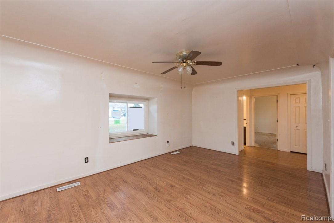 28487 Cotton Road New Baltimore, MI 48047 - Photo 15 of 37 11