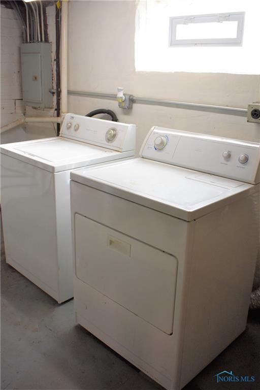 1725 Gilbert Road Toledo, OH 43614 - Photo 41 of 49 Washer & Dryer included.