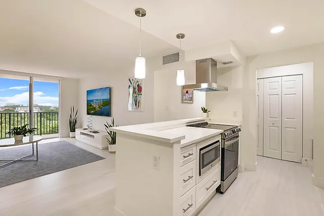$570,000 | 2121 North Ocean Boulevard, Unit 806W, Boca Raton, FL 33431