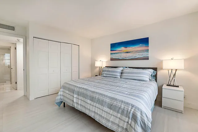 $570,000 | 2121 North Ocean Boulevard, Unit 806W, Boca Raton, FL 33431