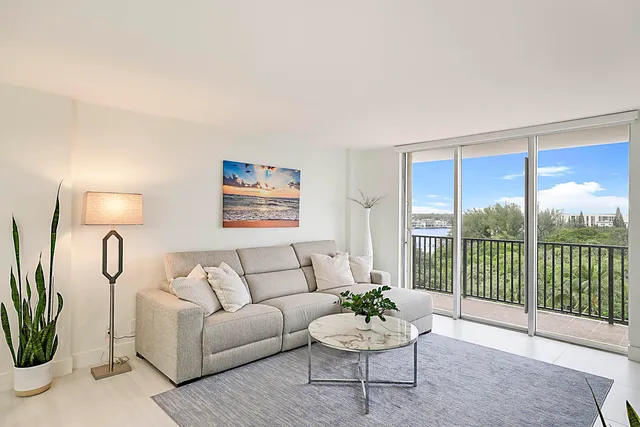$570,000 | 2121 North Ocean Boulevard, Unit 806W, Boca Raton, FL 33431