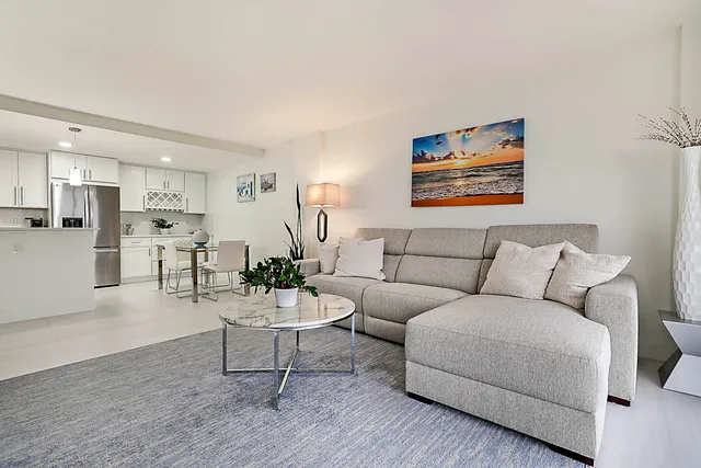 $570,000 | 2121 North Ocean Boulevard, Unit 806W, Boca Raton, FL 33431