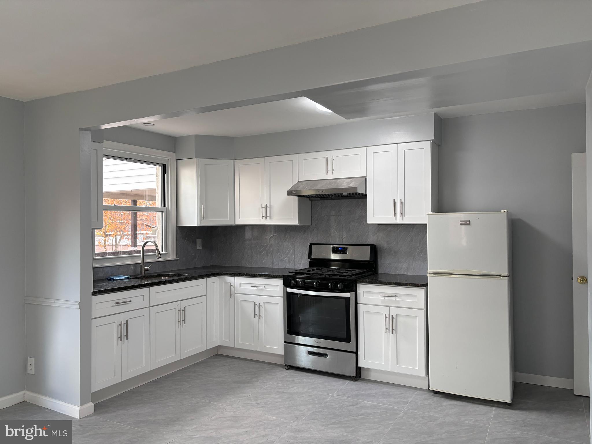 7327 Belden Street Philadelphia, PA 19111 - Photo 5 of 17