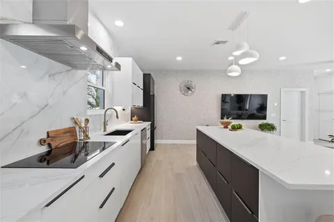 $1,895,000 | 639 43rd Avenue North, St. Petersburg, FL 33703