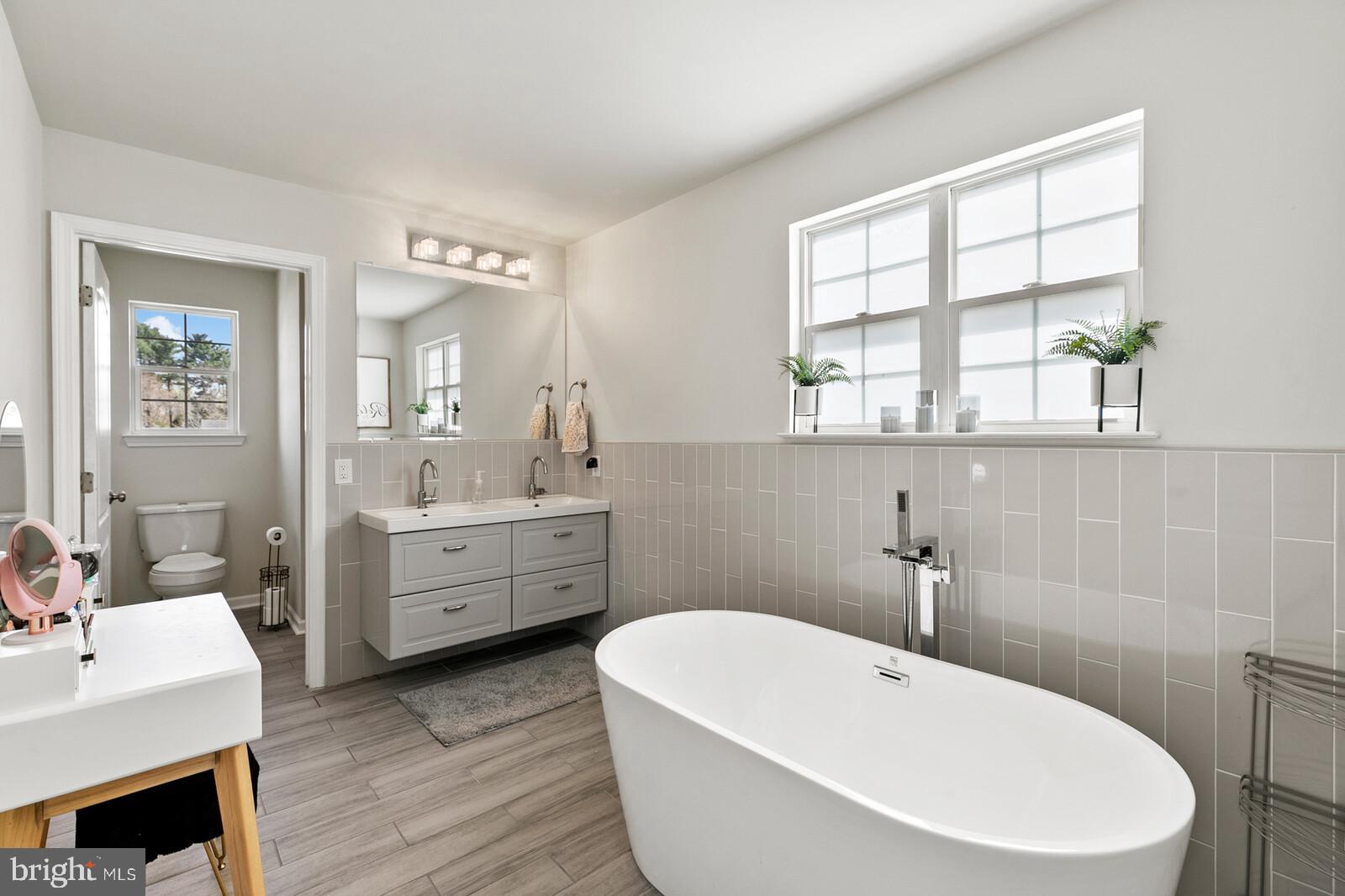 815 Gypsy Lane Williamstown, NJ 08094 - Photo 24 of 33 primary bath