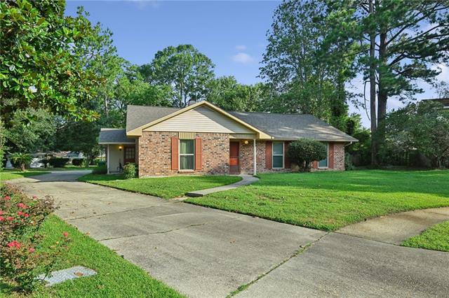 1011 Rue Bordeaux Slidell, LA 70458 - Photo 2 of 15