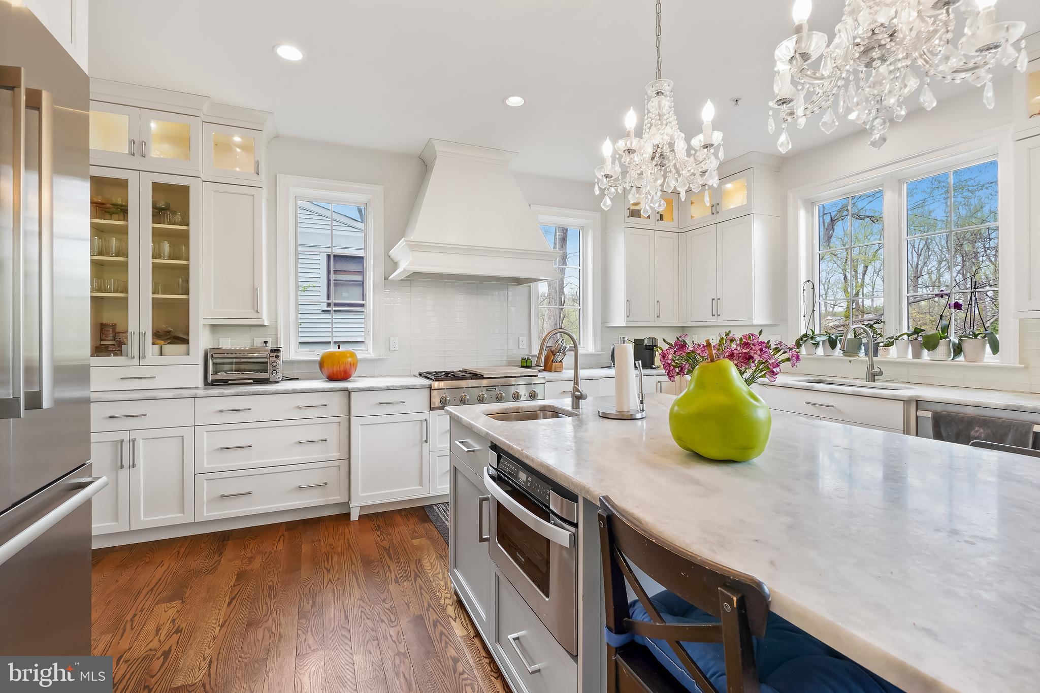6311 Poe Road Bethesda, MD 20817 - Photo 8 of 29 Kitchen