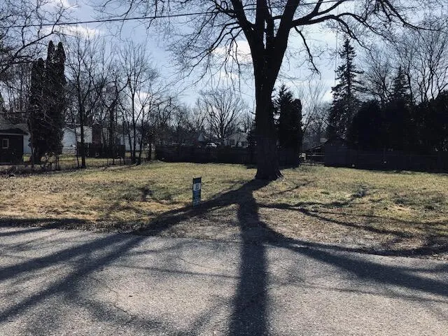 $4,950 | 1111 West McLean Avenue, Flint, MI 48507