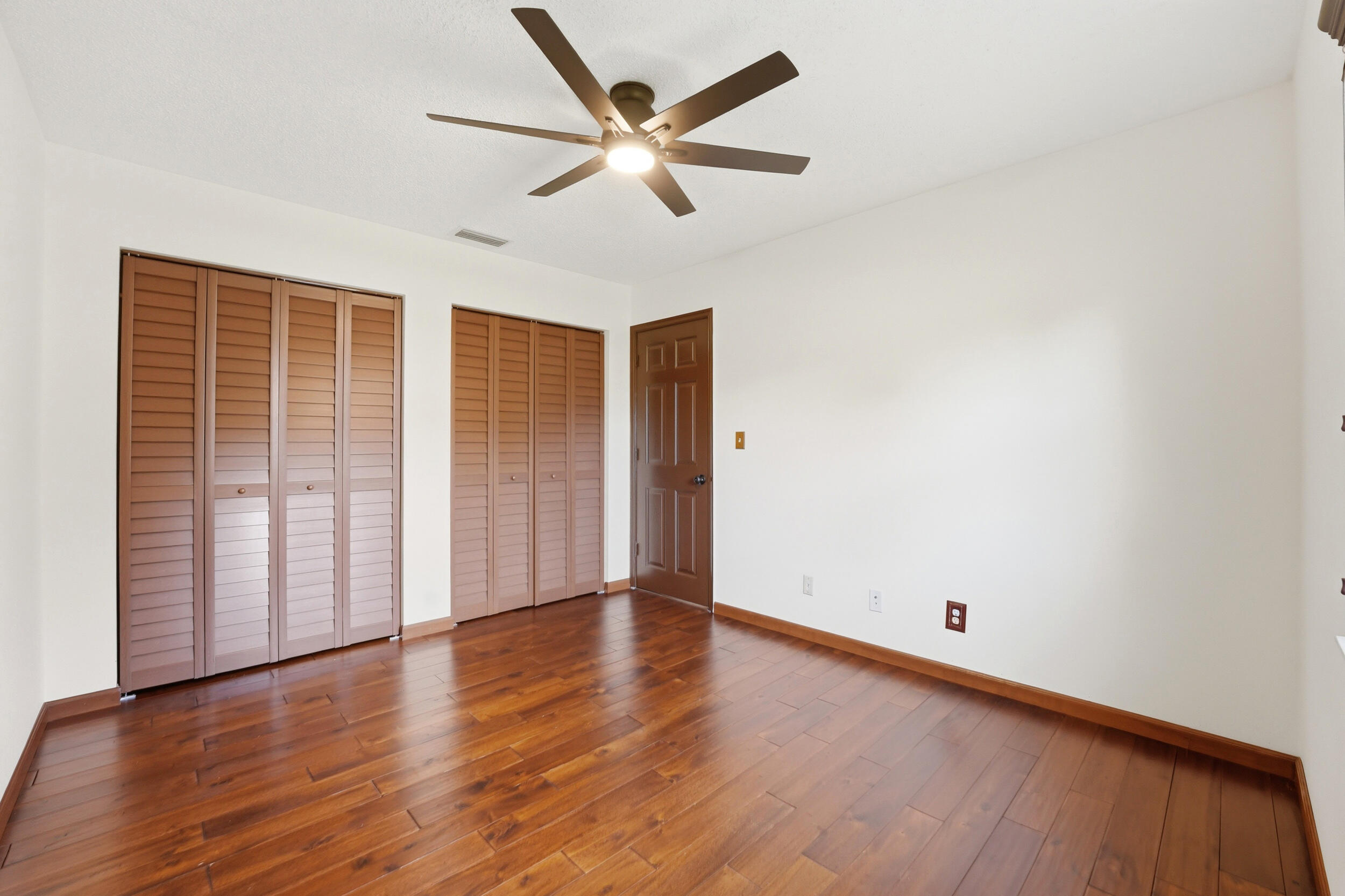 5787 Southwest 57th Way Davie, FL 33314 - Photo 25 of 40 164