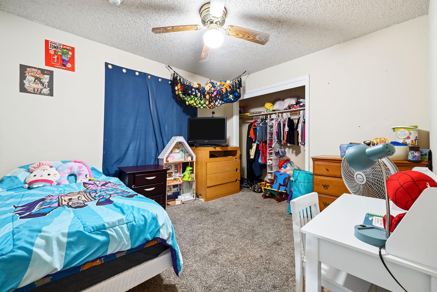 18800 Midland Way Madera, CA 93638 - Photo 21 of 27 a bedroom with bed and a chandelier