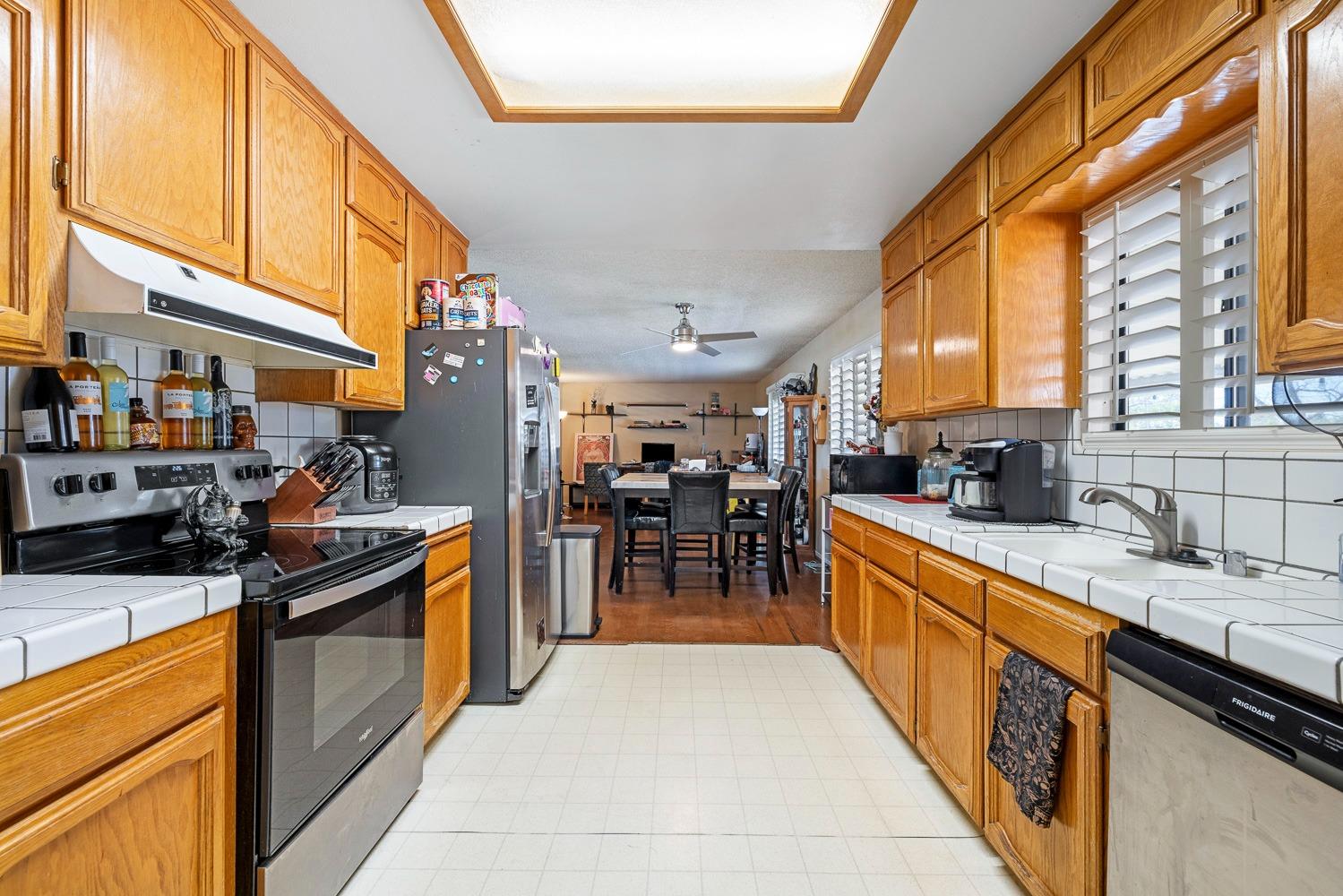 18800 Midland Way Madera, CA 93638 - Photo 10 of 27 a kitchen with lots of counter top space
